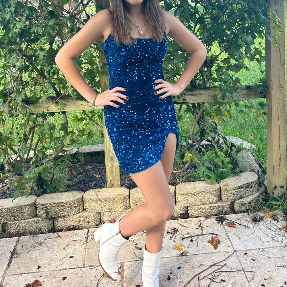 Blue Sequin Midi Dress from Dillards💙🦋🐳